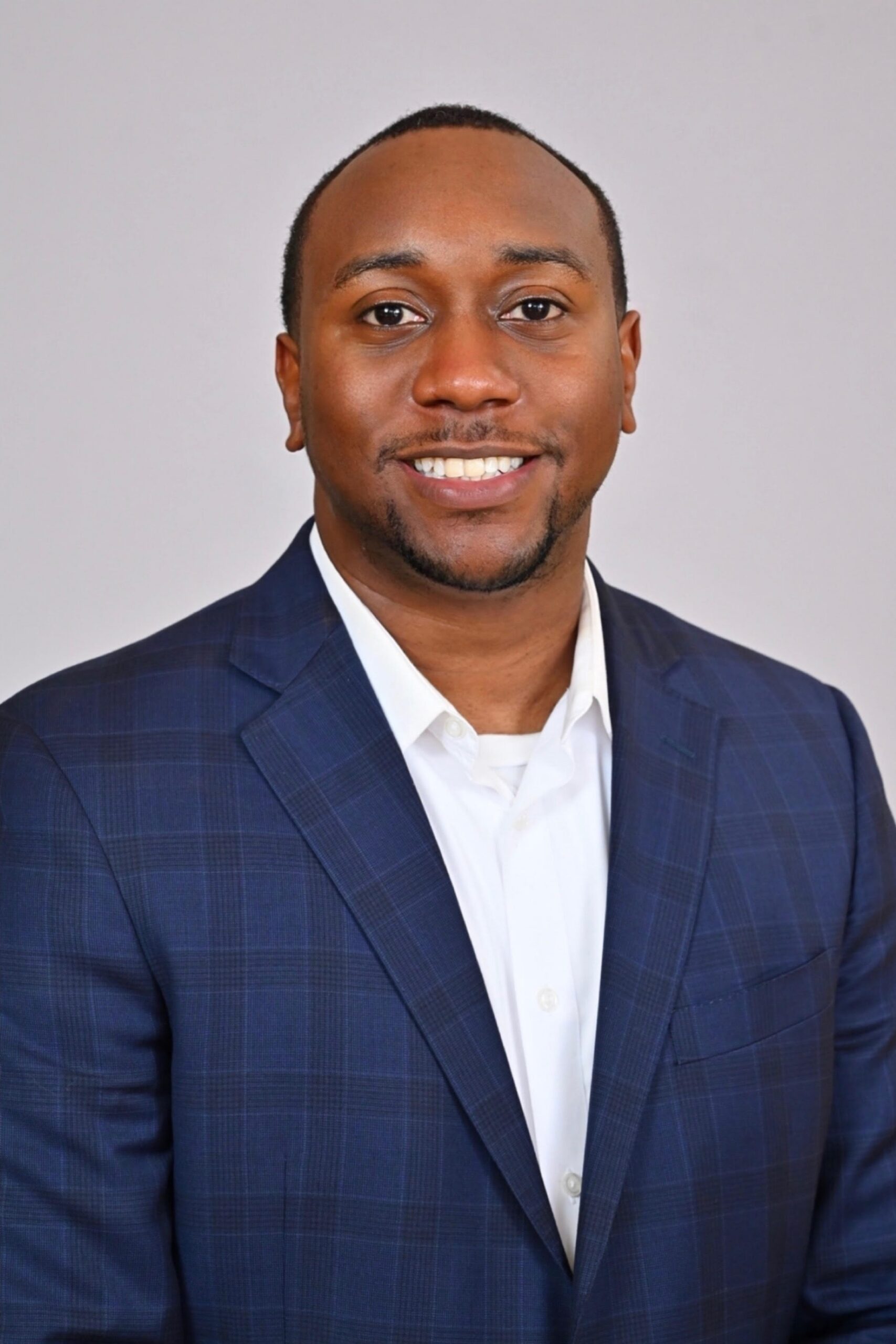 Roderick Somers Roderick Smothers Jr. Named New Director of Athletics - LeMoyne-Owen ...